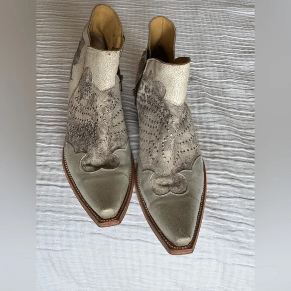 Old Gringo Silver and Cream Ankle Boots - Picture 4 of 10